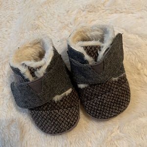 Tom’s gray herringbone crib shoes. Size 1